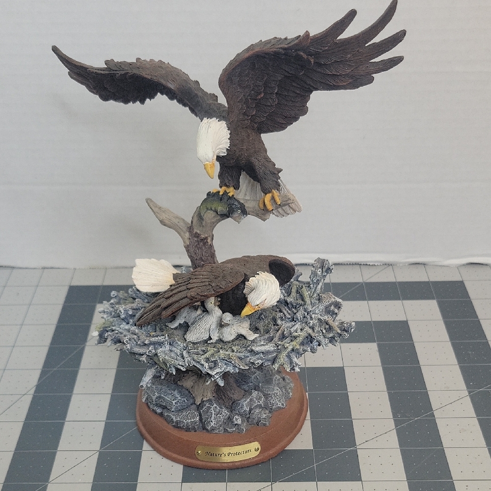 Bradford Exchange Nature's Protectors Bald Eagle‎ Figurine Wildlife Sculpture